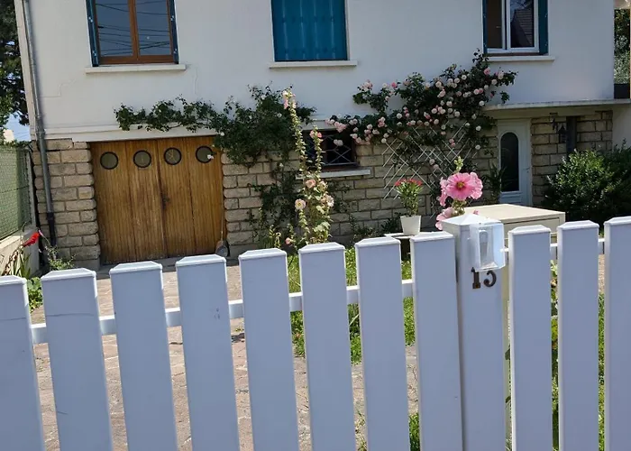 Cosy Appartment With Access To Garden, Parking And Direct Line To Eiffel Tower
