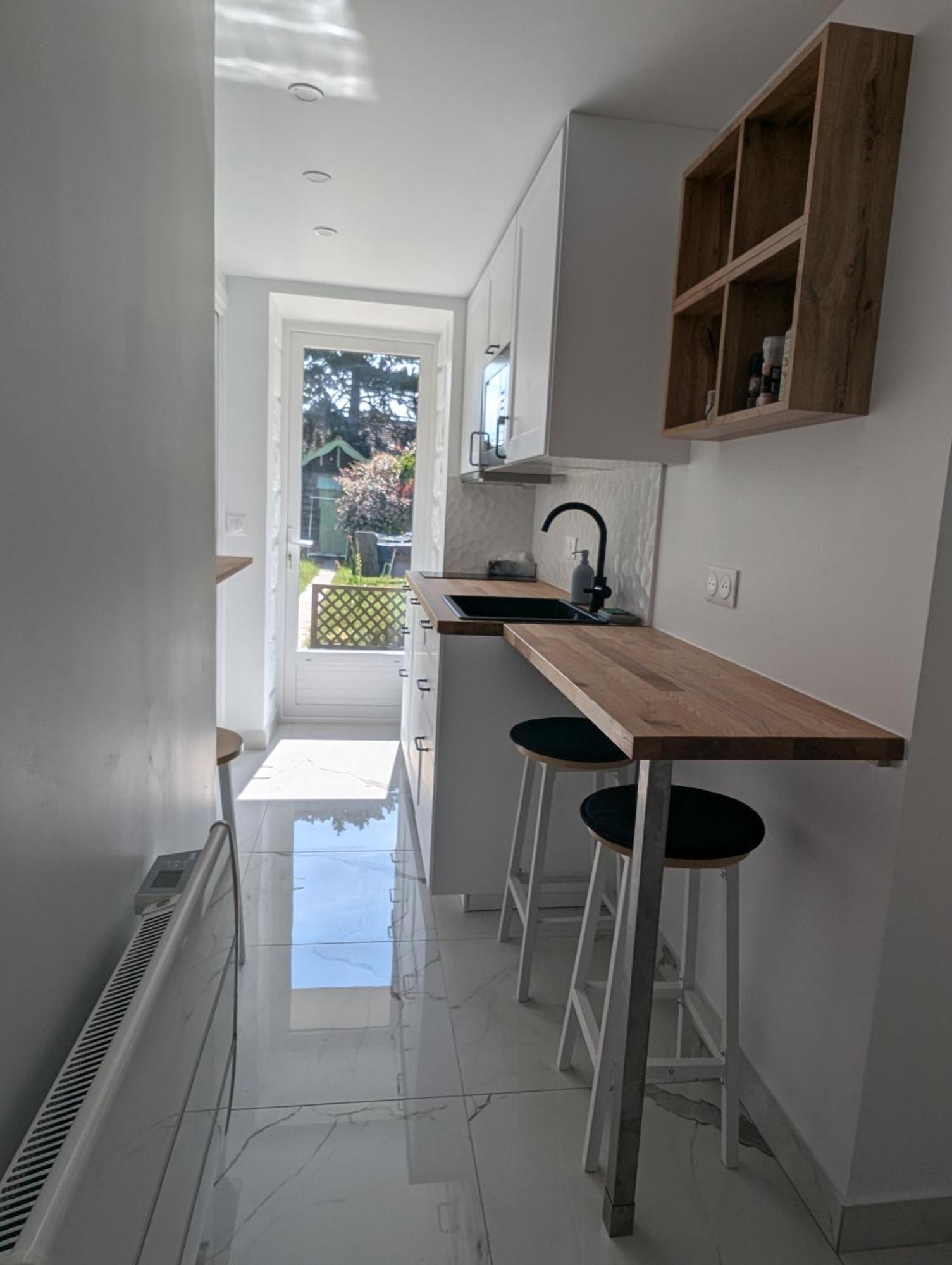 Cosy With Access To Garden, Parking And Direct Line To Eiffel Tower